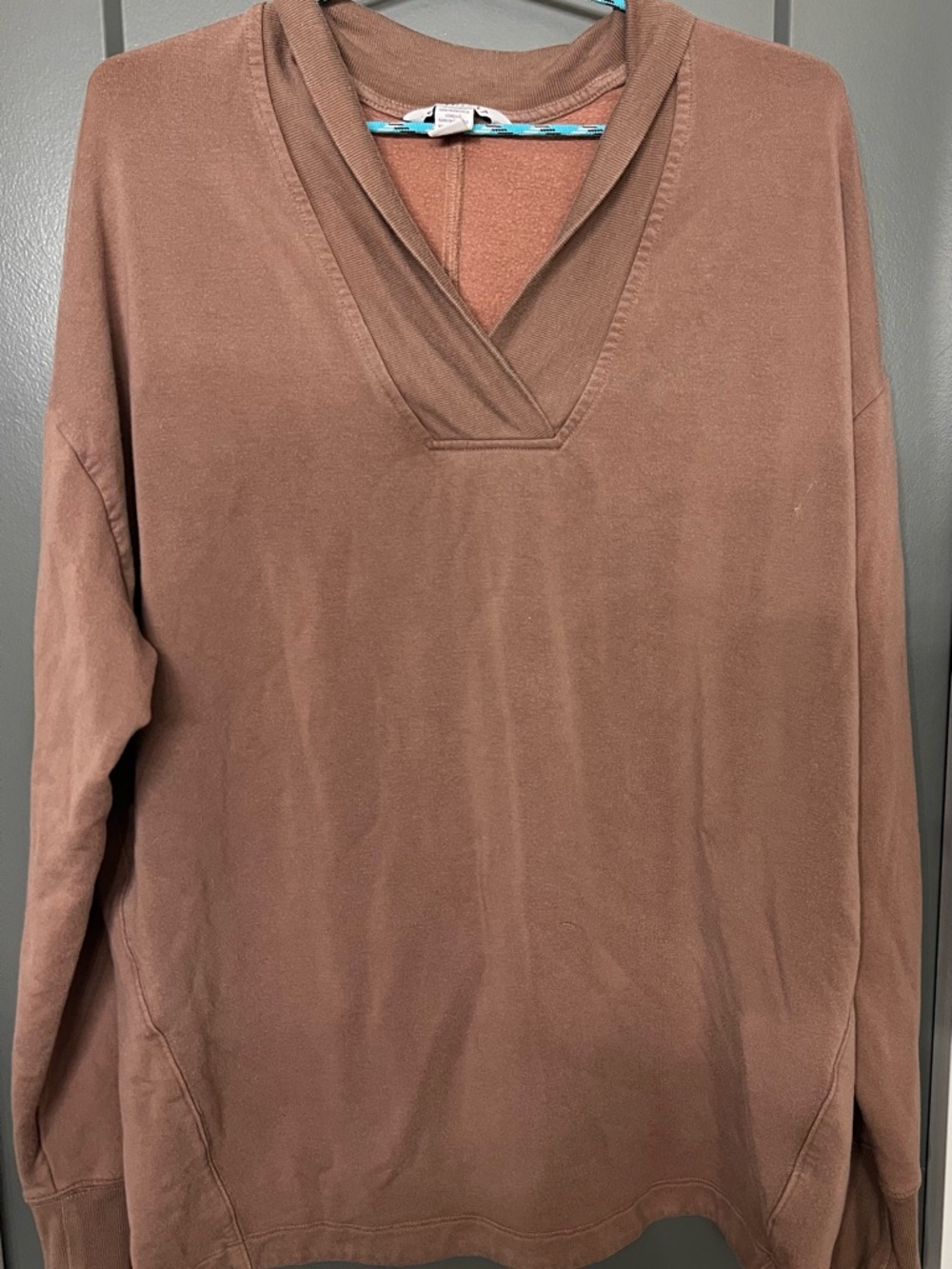 Athleta Cozy V-Neck Pullover in Dusty tan size 16/18L